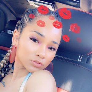 Meet your Posher, Marissa